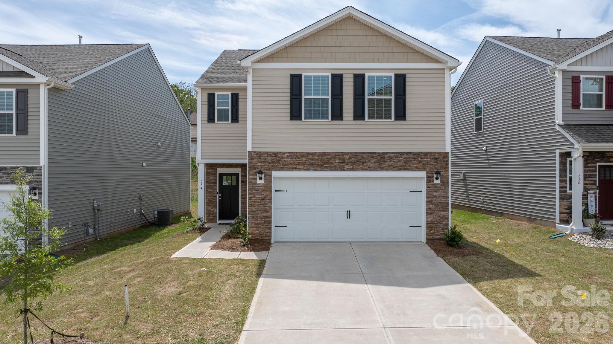 The Hamptons at Hickory - Residential