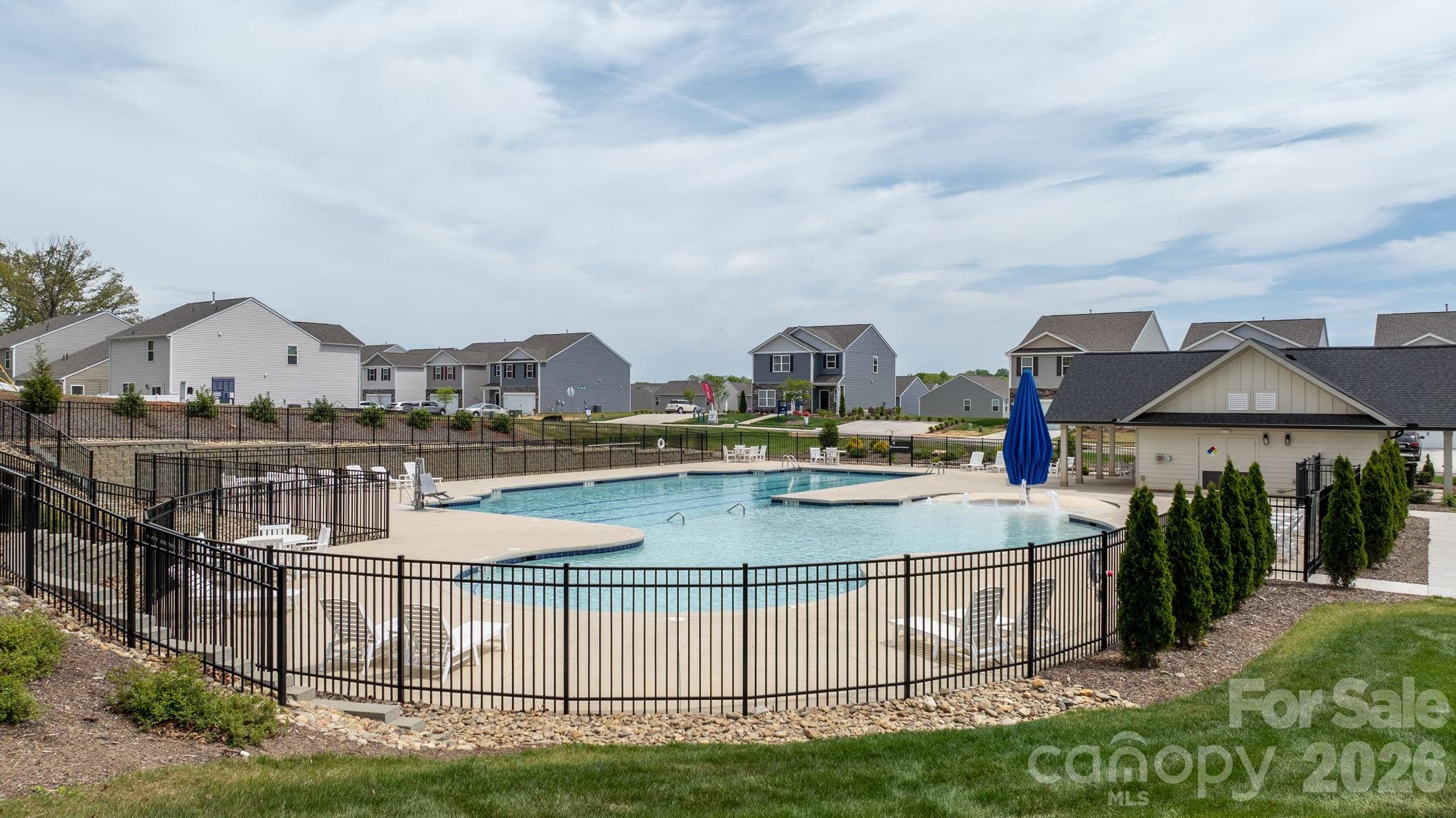 The Hamptons at Hickory - Residential