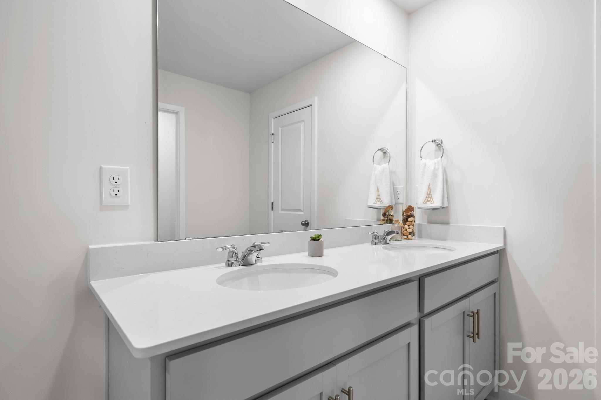 The Hamptons at Hickory - Residential