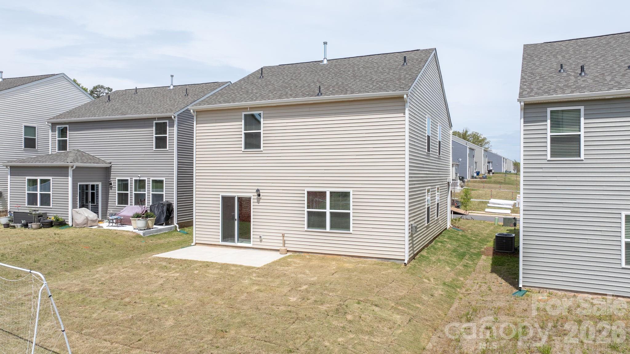 The Hamptons at Hickory - Residential