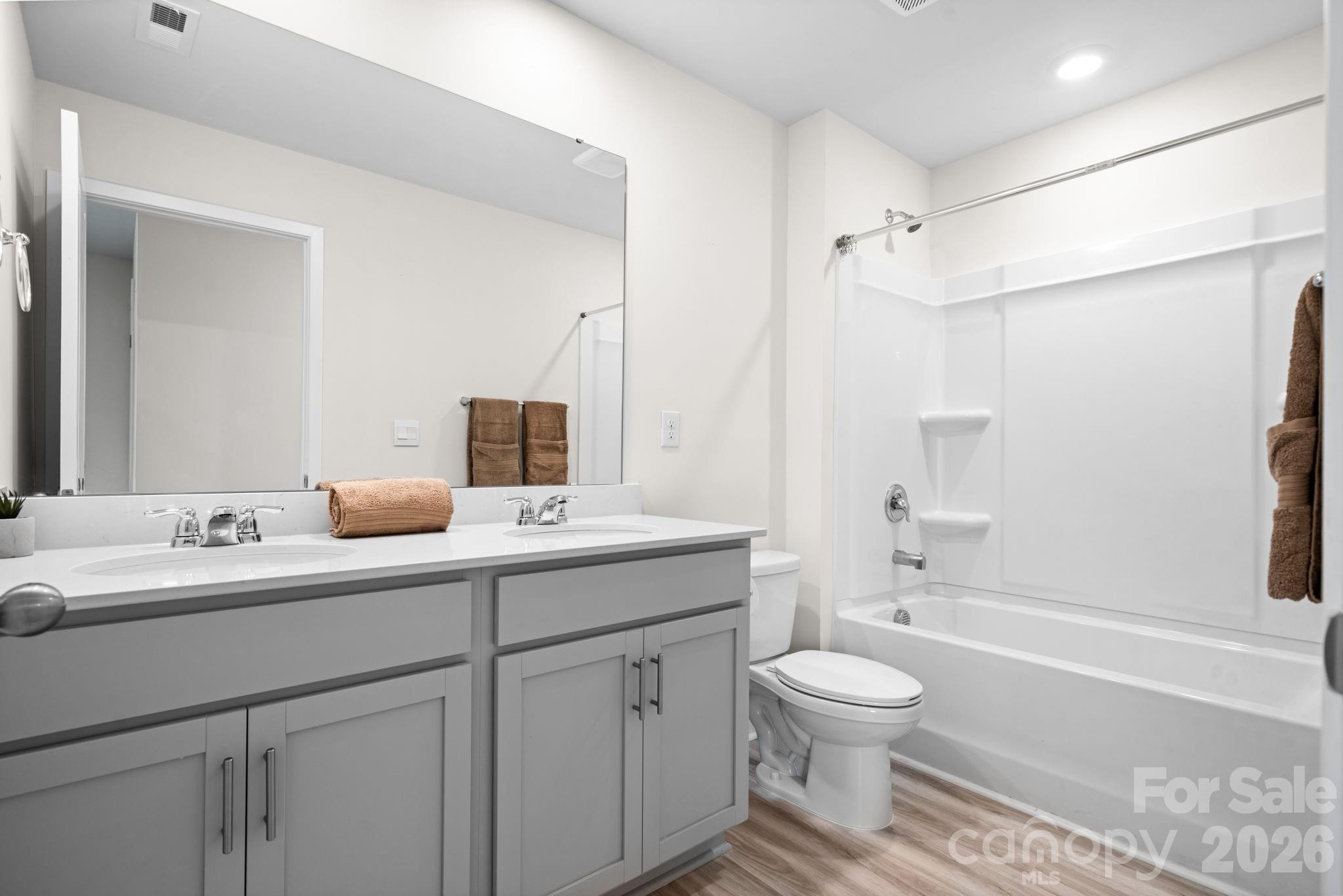 The Hamptons at Hickory - Residential