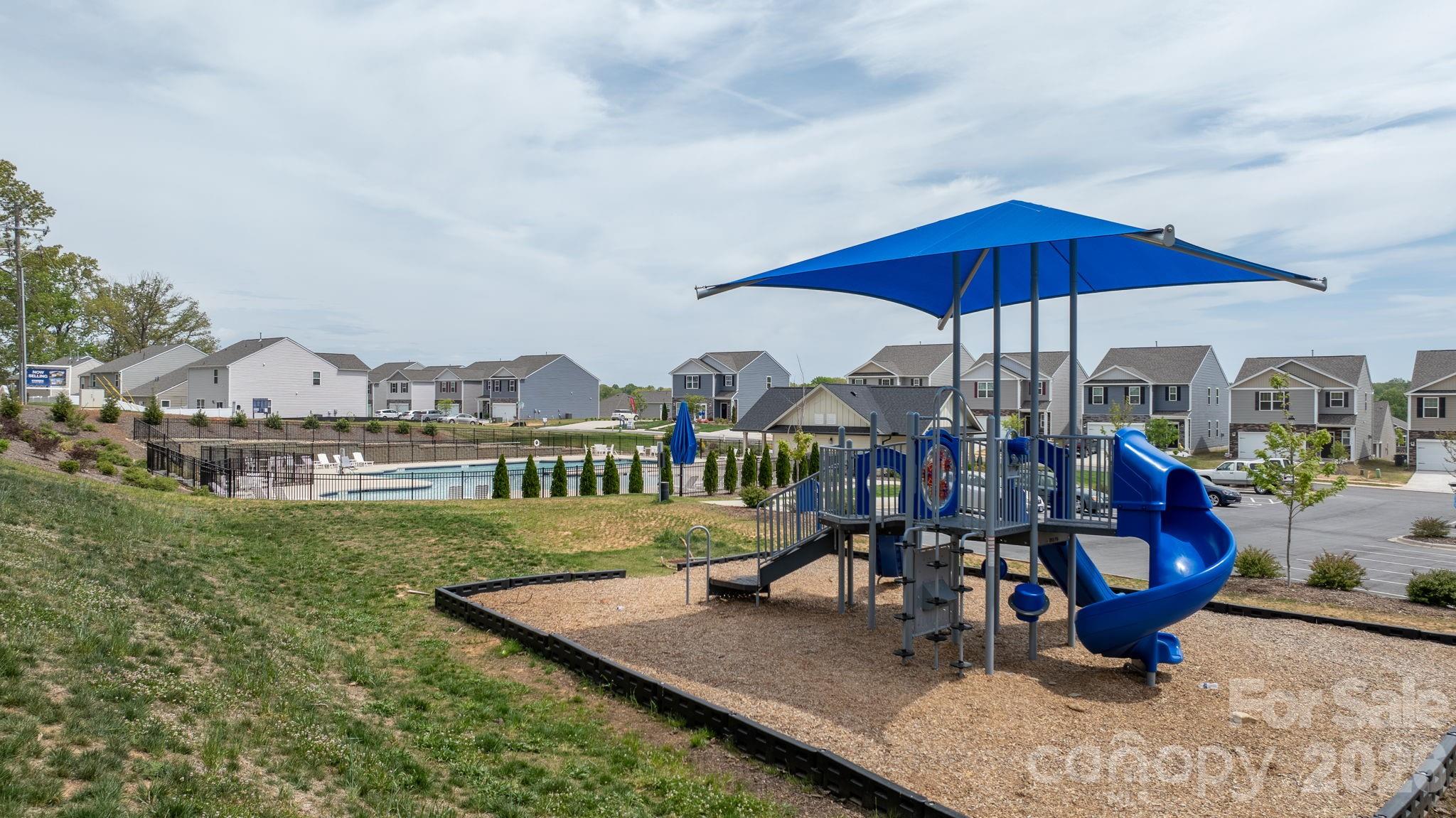 The Hamptons at Hickory - Residential