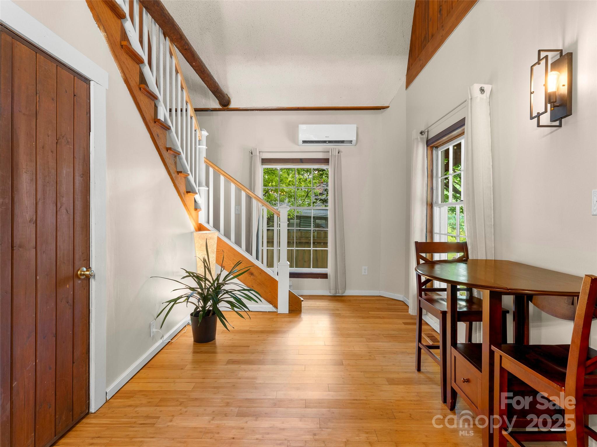707 Miami Terrace