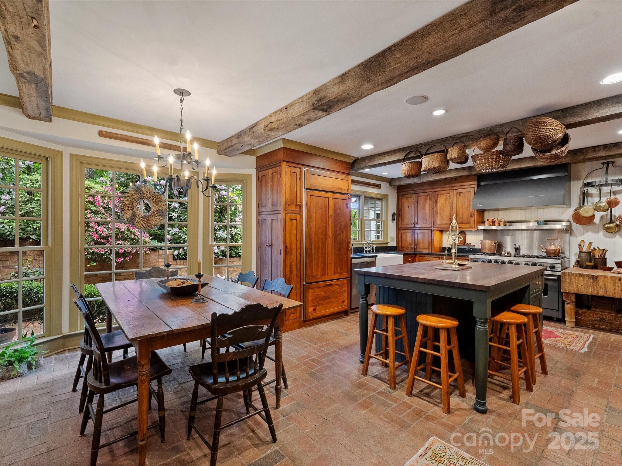 3040 Valencia Terrace