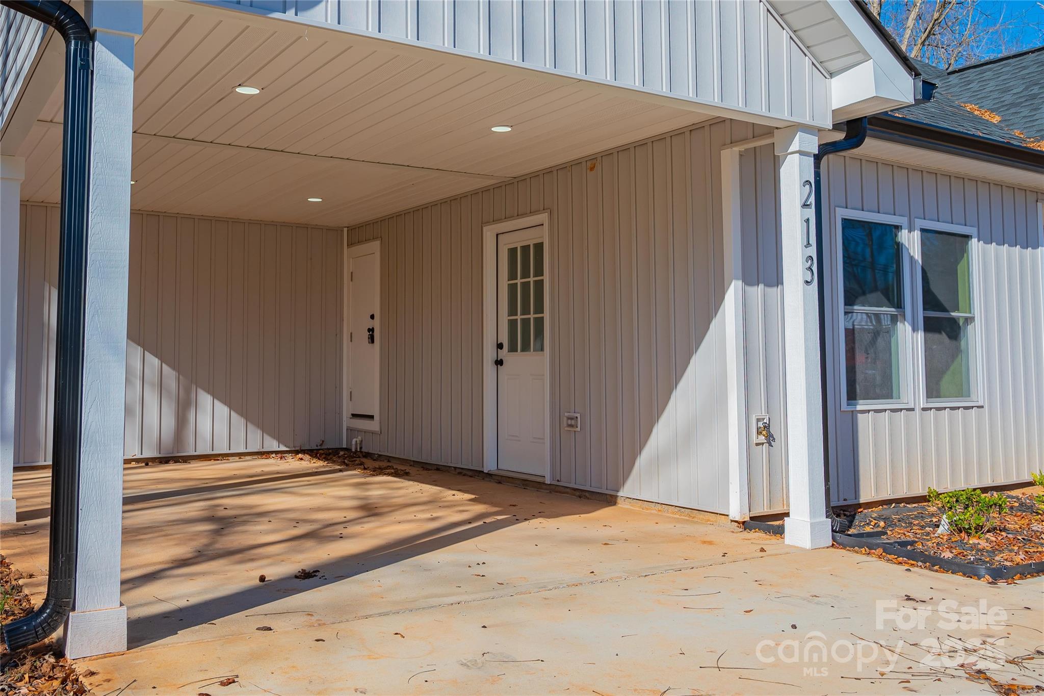 213 Mountain View Street