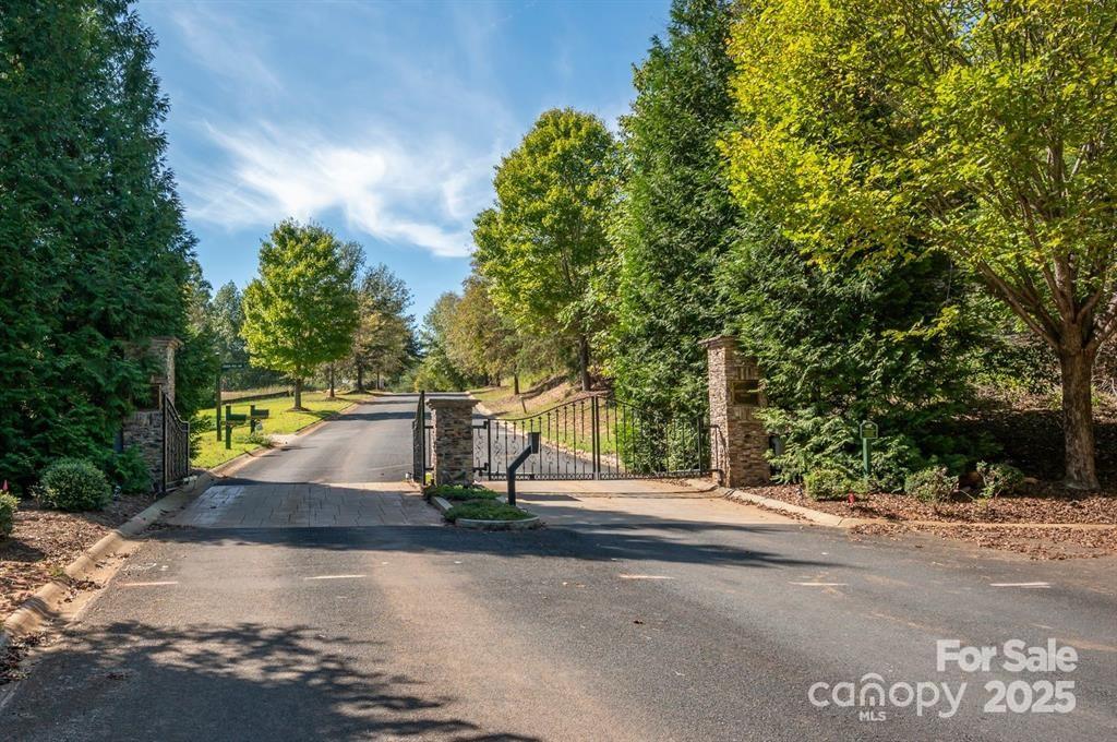 26 Mountain Parkway 26