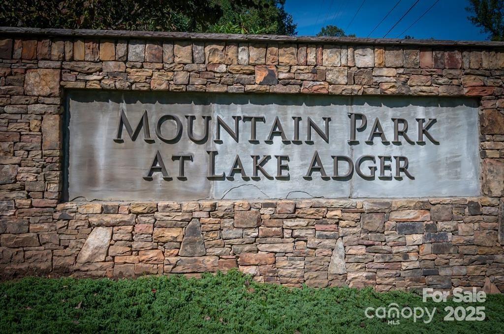 26 Mountain Parkway 26