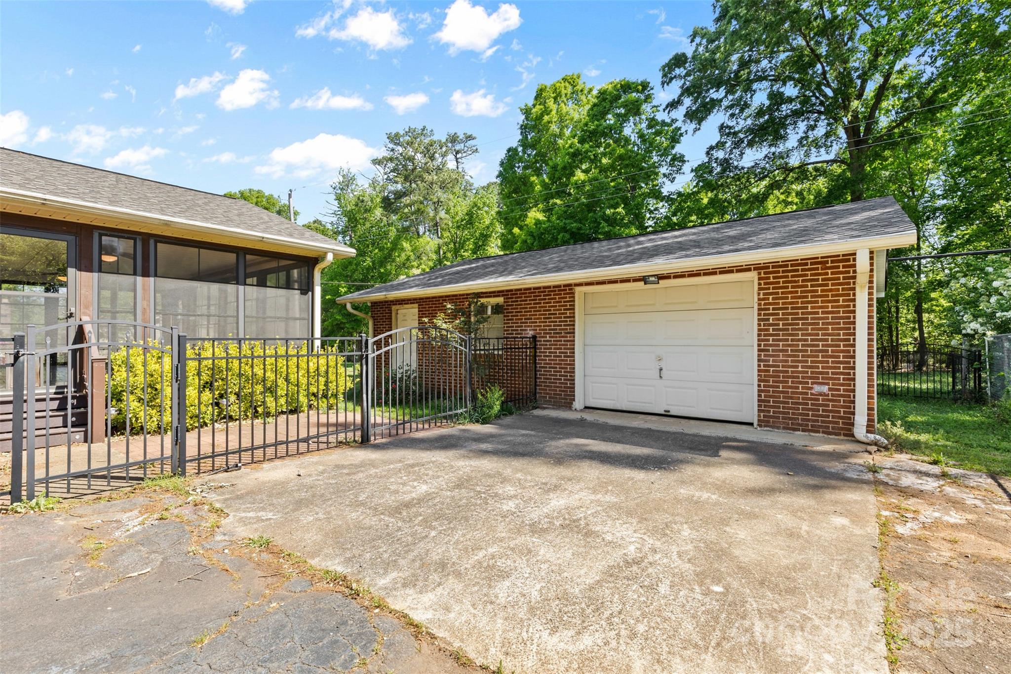 1633 Colony Road