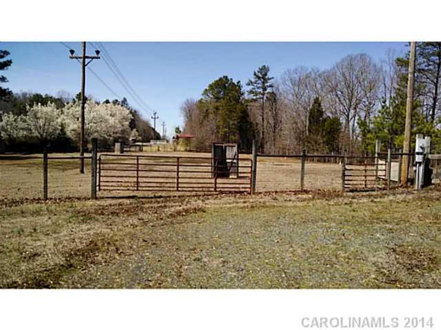 All information provided as a service only and not guaranteed. Buyer's agent to verify ALL information. If it's important to your client, you must verify!! Check school assignments for new assignments or enrollment freezes.