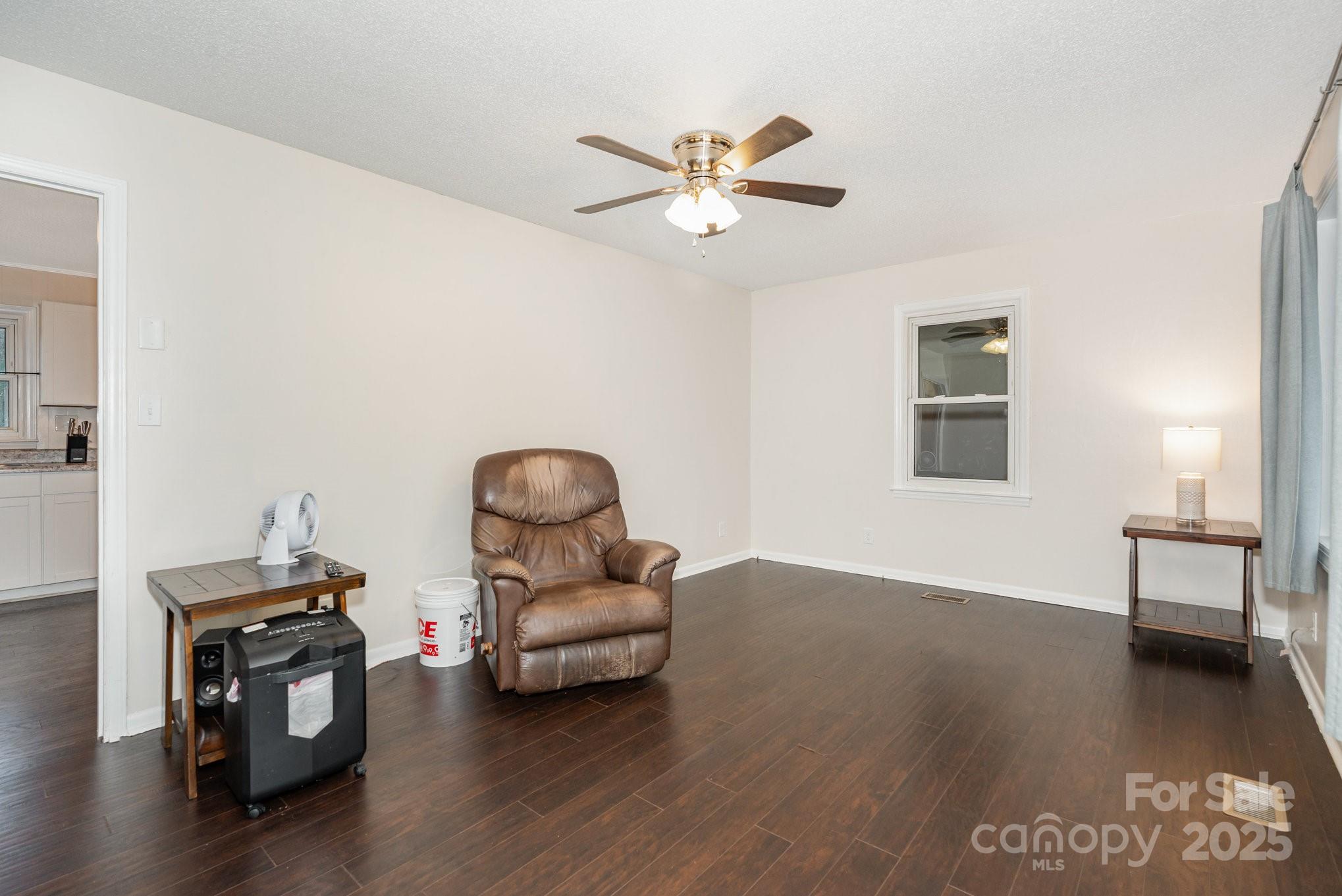 512 Ralphs Boulevard