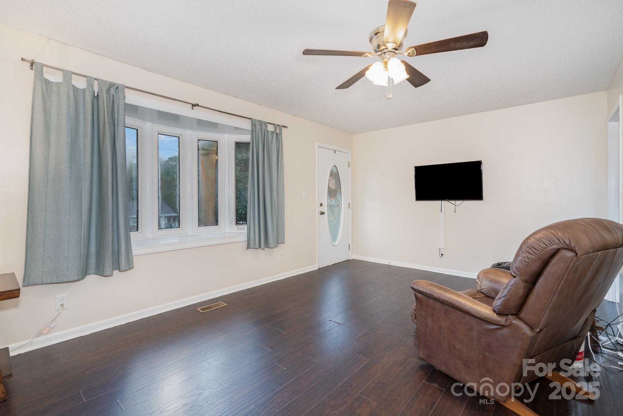 512 Ralphs Boulevard