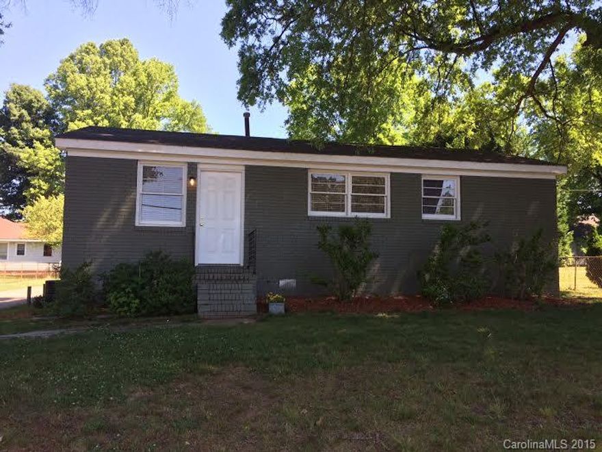 Cute 3 bedroom, 1 bathroom single story ranch home. Hardwood floors in bedrooms, hallway, dining and living room. Large oak trees in line the front yard. Outbuilding for parking with separate large workshop. Close to I-485. Minutes from airport, restaurants, White Water Center and new outlet mall.