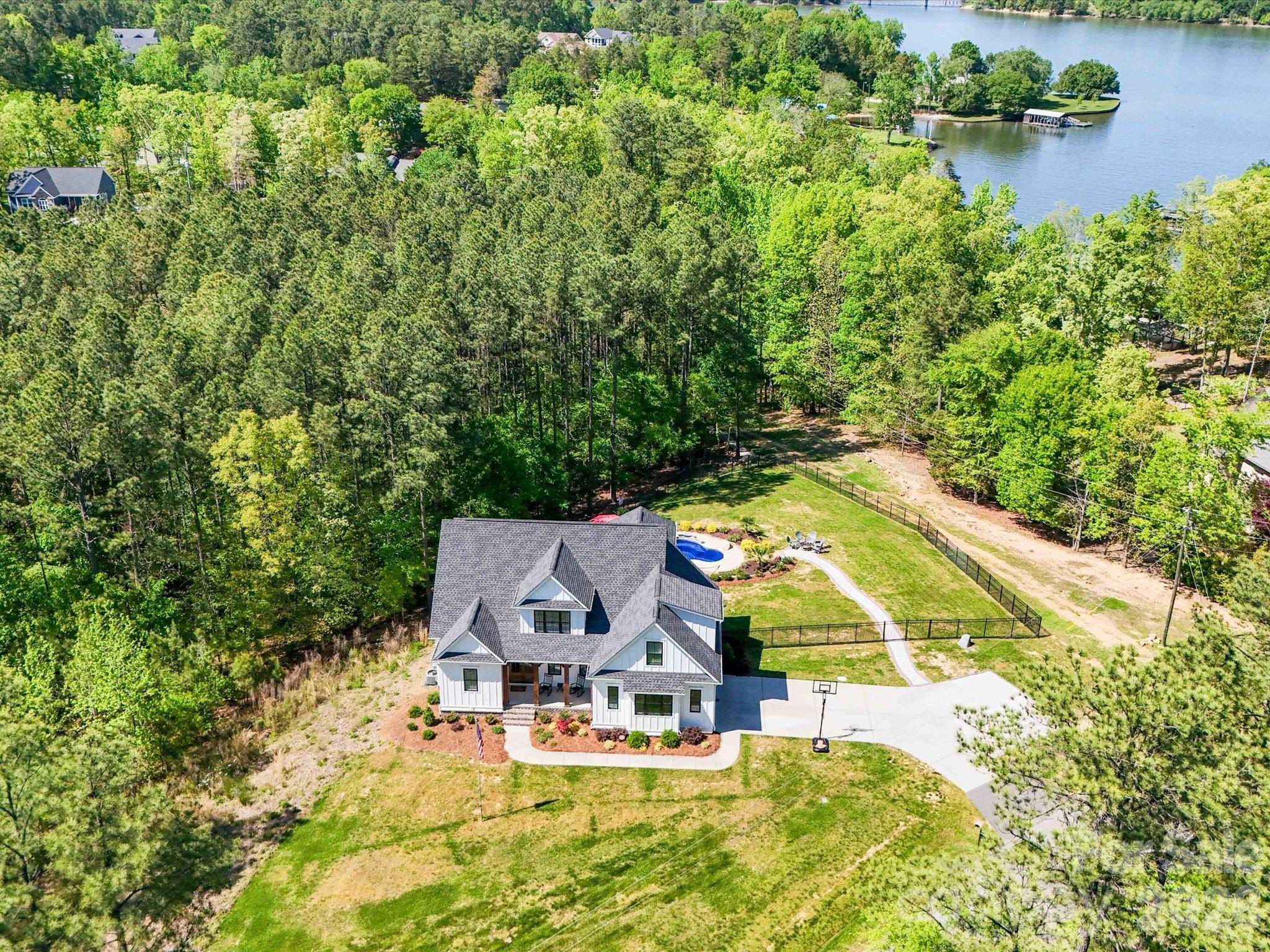 4588 Rinaldo Road