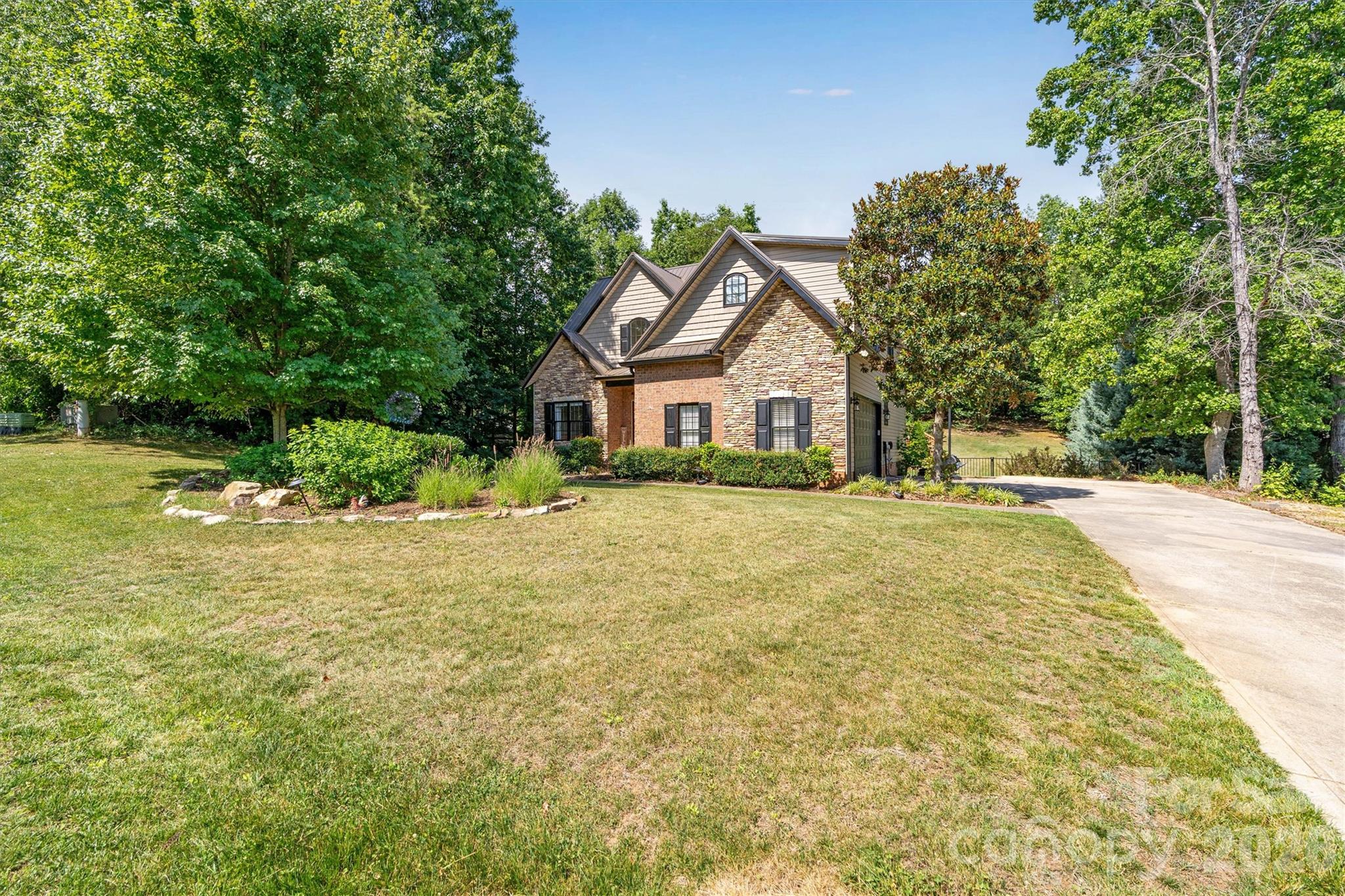 1915 Lynmore Drive