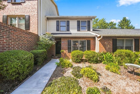 Photo of 921 21st Avenue NE, Hickory, NC 28601 (MLS # 4421628)