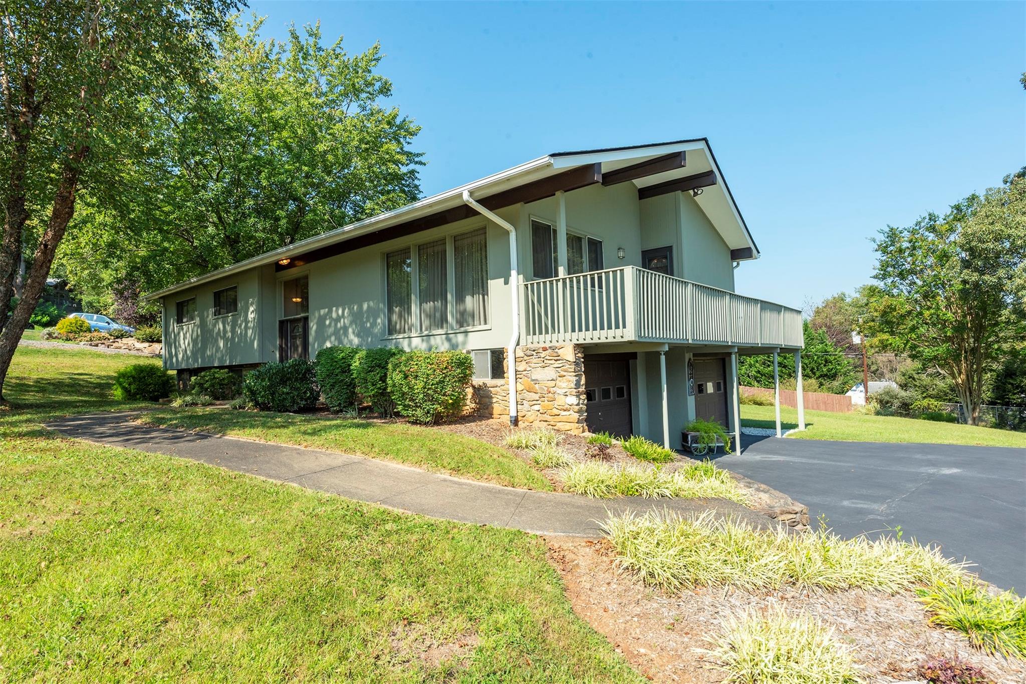127 College Circle