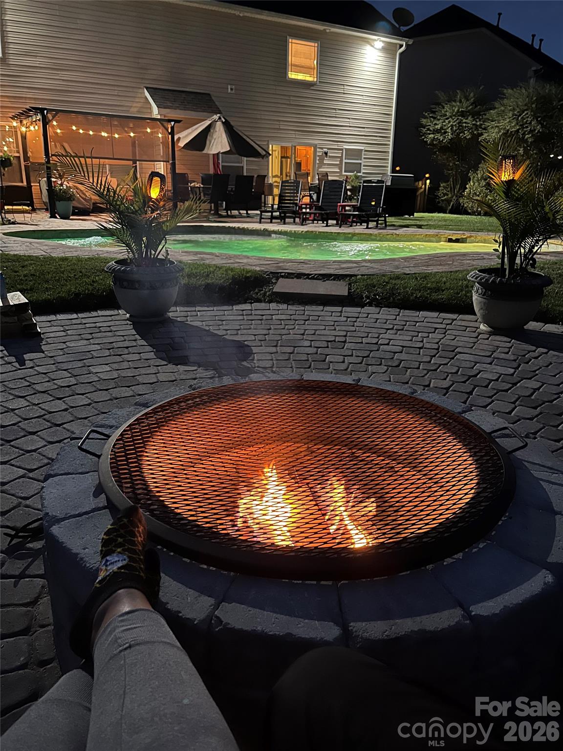 9776 Ravenscroft Lane NW