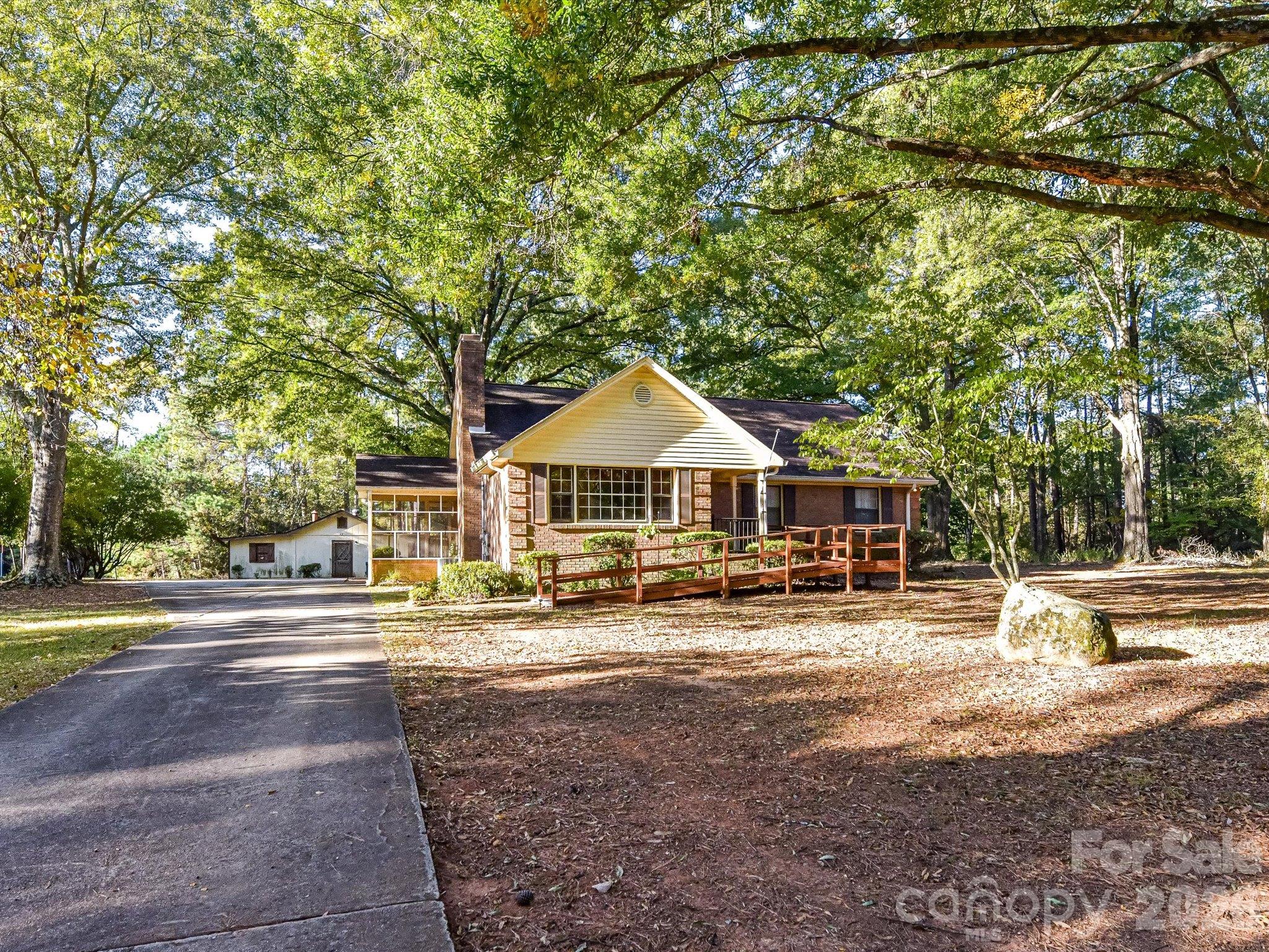 1806 Lakeview Drive