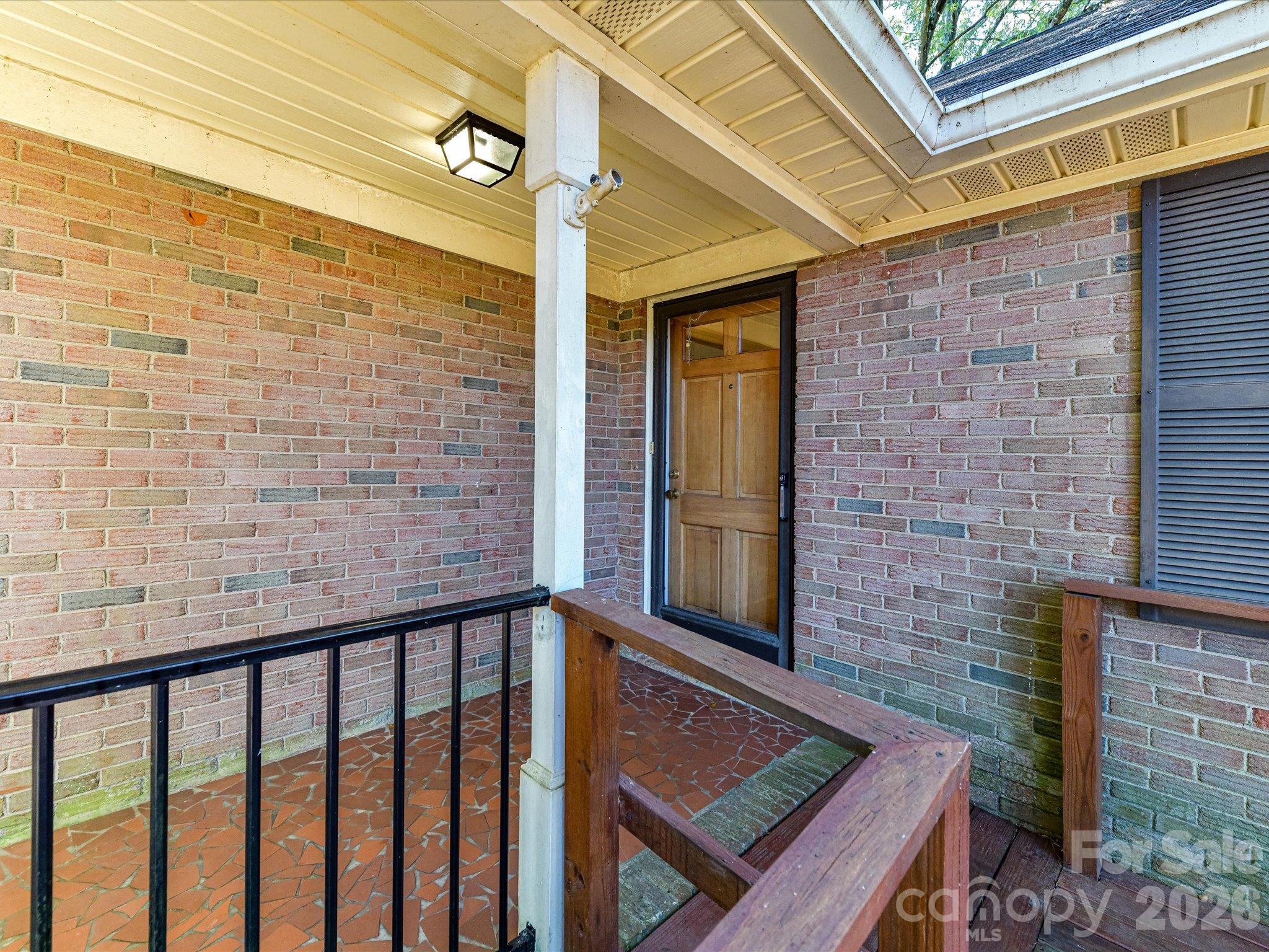 1806 Lakeview Drive
