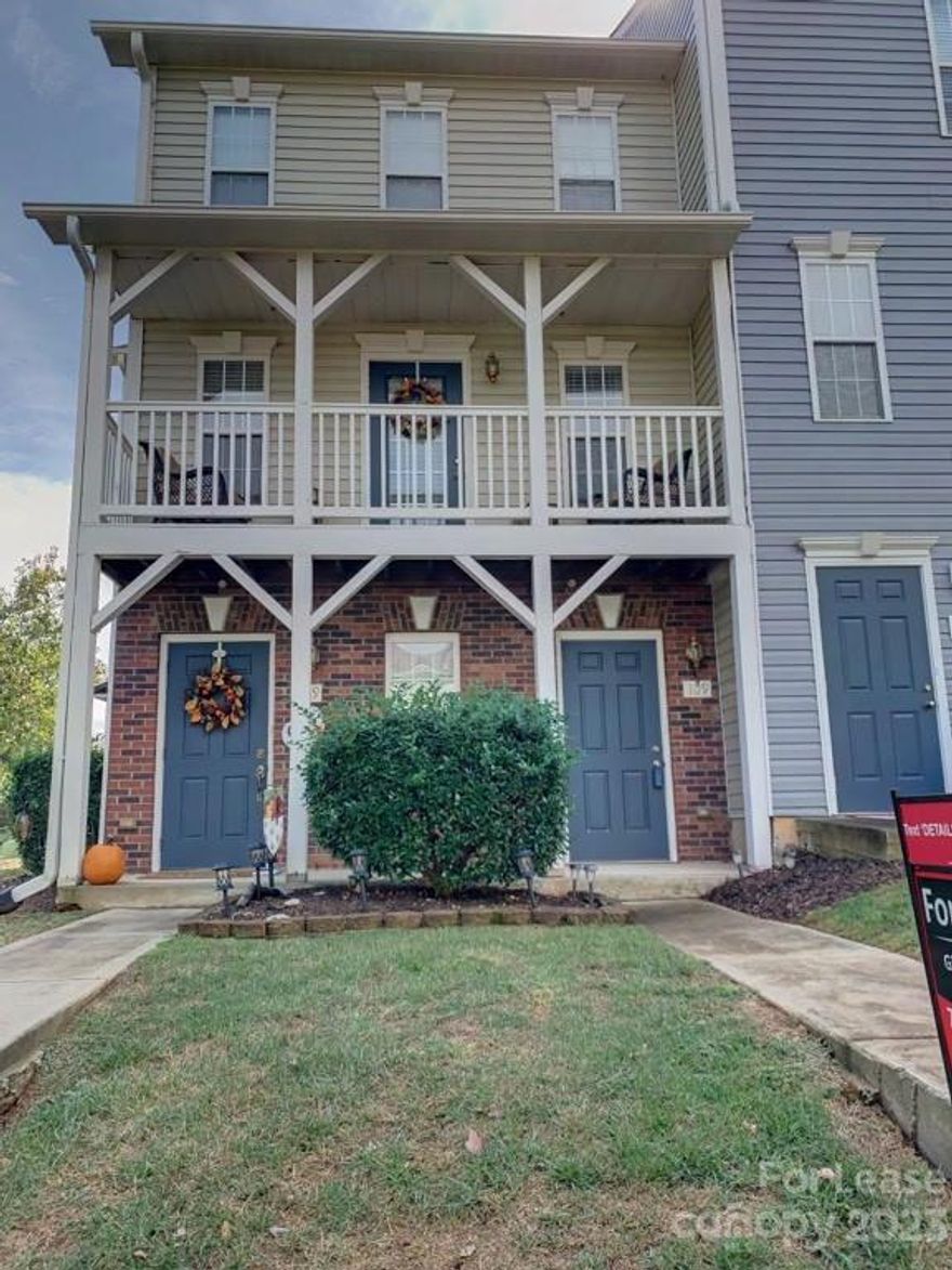 Hard to find one bedroom condo with attached one car garage! Desirable Station 115 move in ready! Tenant has the option to join the Continuum 115 clubhouse, pool and fitness center for additional fee through Continuum 115
Mandatory Resident Benefits Package is an additional $25/mo and offers many great benefits (air filter delivery service, 24/7 maintenance, maintenance reimbursement for unintended charges/lock outs, credit building, rewards program, utility connection concierge, and more!)