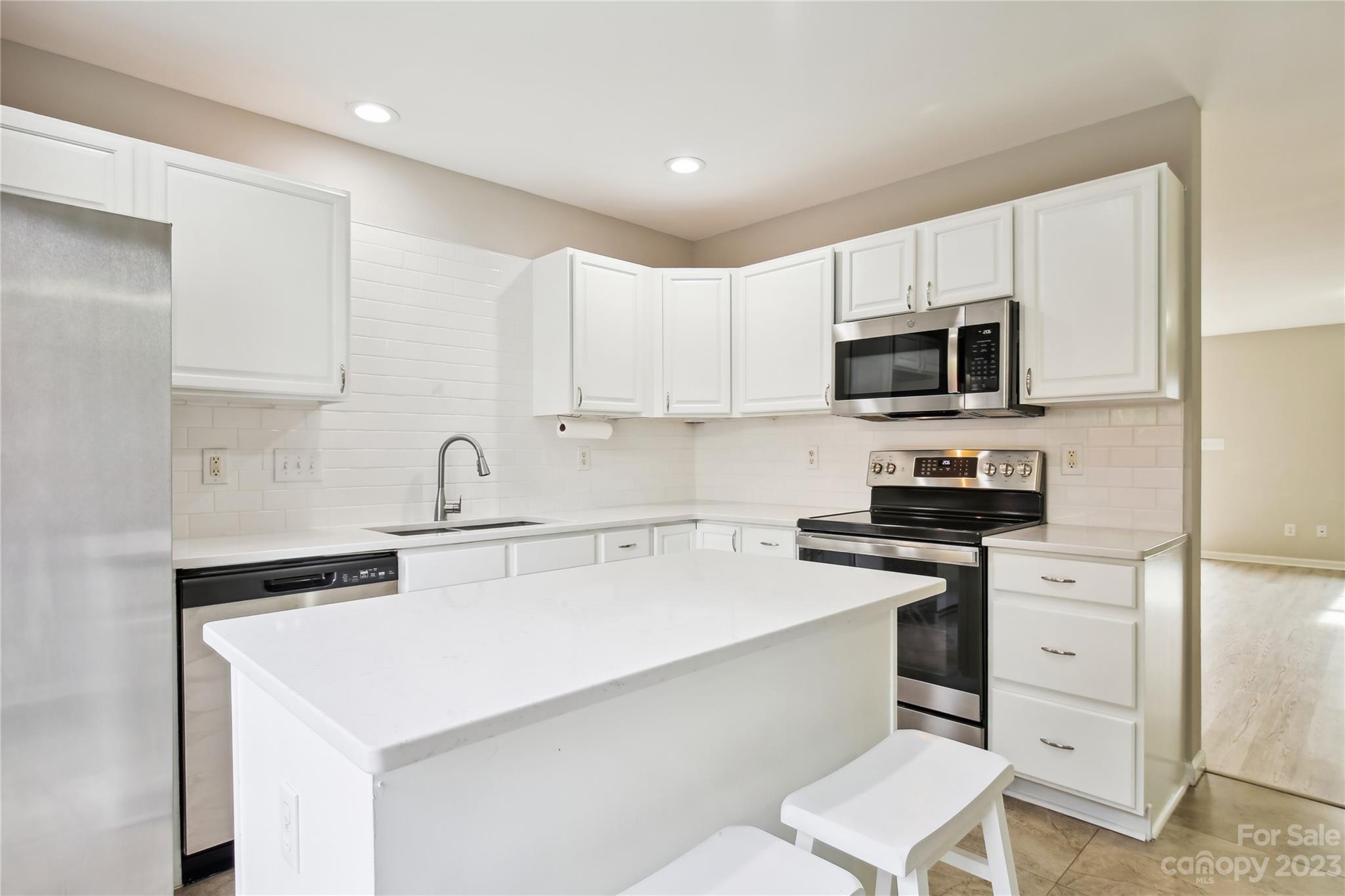 The Landing at Hickory Grove - Residential