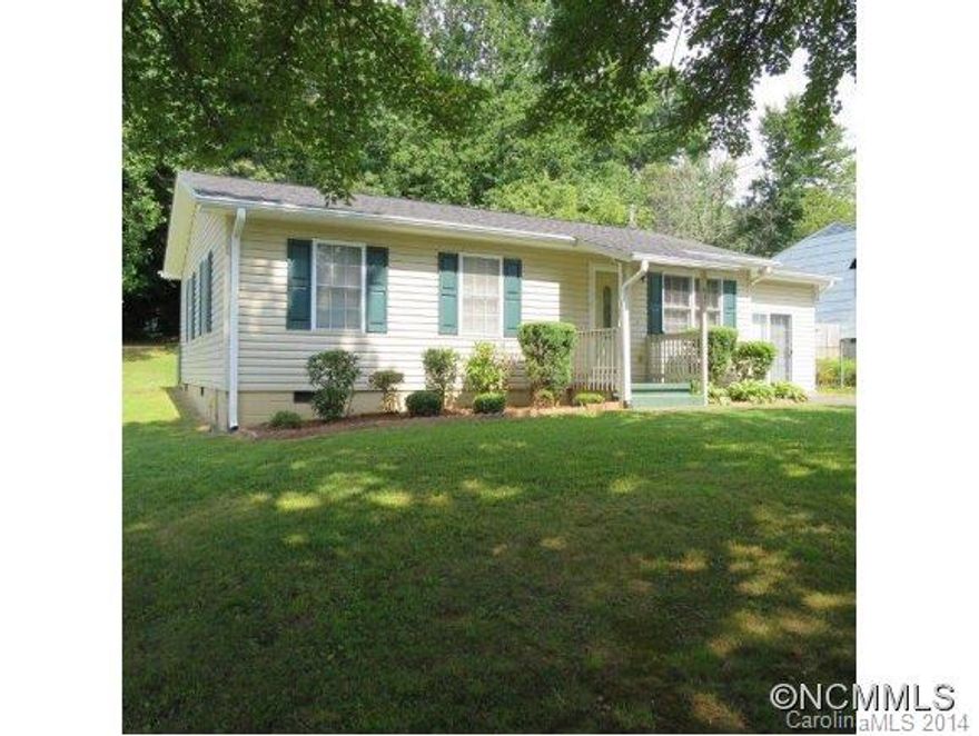 Freshly painted and updated for you to move right in. Well located home with fenced back yard and screened back porch to enjoy it! Wood laminate floors throughout living areas. All kitchen appliances included. Minutes from schools, hospitals and town and just a block from Laurel Park shopping center.