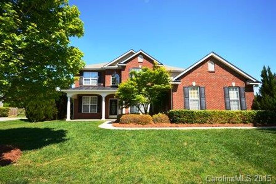 BEAUTIFUL HOME*FRESHLY PAINTED INTERIOR*HARDWOOD FLOORING IN DINING ROOM/FOYER/POWDER ROOM*LIVING ROOM PLUS STUDY OR FLEX ROOM ON FIRST FLOOR*DRY BAR BETWEEN KITCHEN AND DINING*4 BEDROOMS UPSTAIRS PLUS LOFT*LARGE KITCHEN WITH DOUBLE OVENS AND BUILT IN DESK*PANTRY*LARGE LAUNDRY ROOM*LUXURY BATH WITH GARDEN TUB/SEPARATE SHOWER*EXTENSIVE LANDSCAPING*3 CAR SIDE ENTRY GARAGE*DO NOT MISS THIS ONE*WILL SELL QUICKLY!