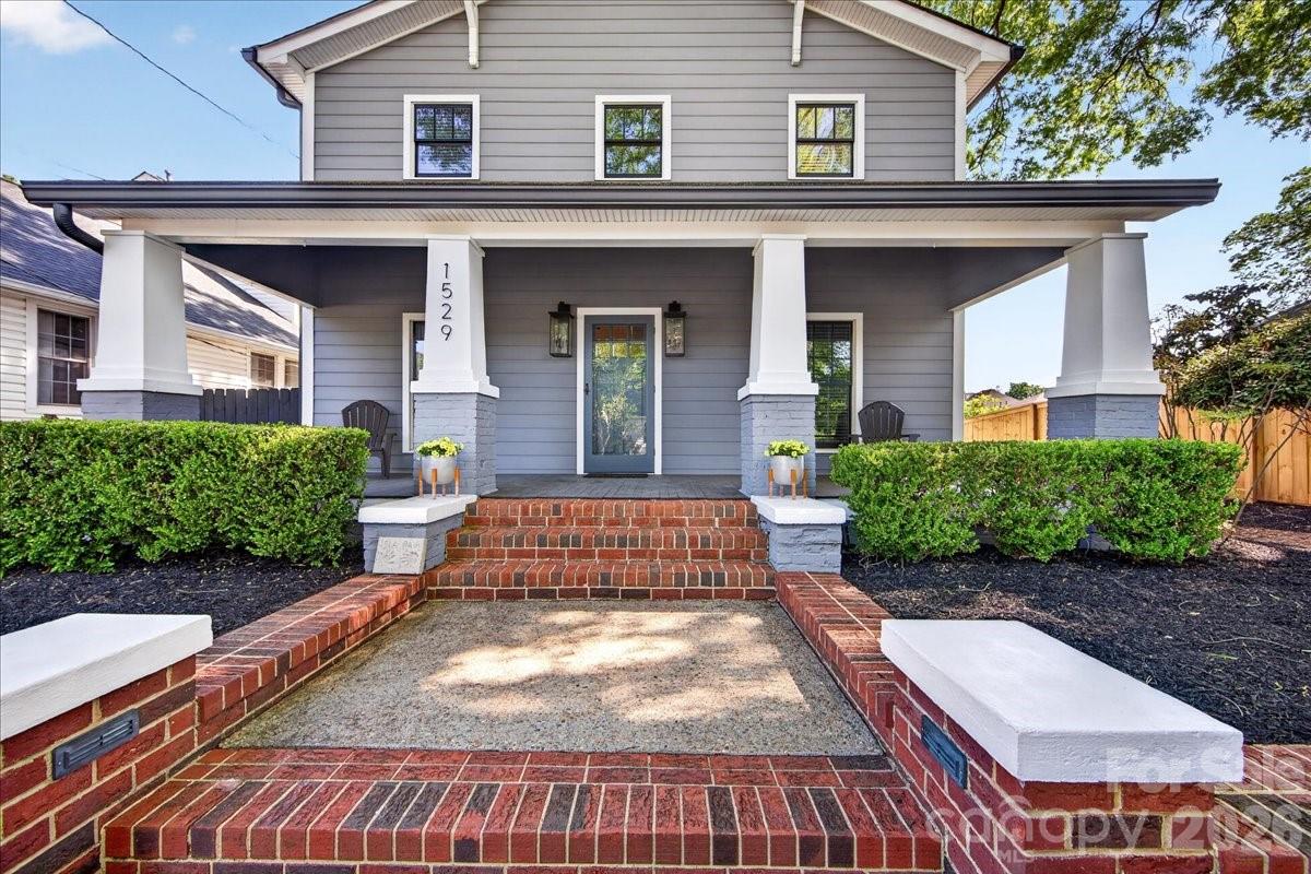 1529 E Worthington Avenue