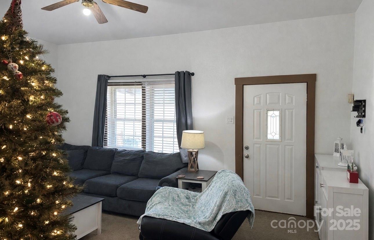 220 E Catawba Avenue