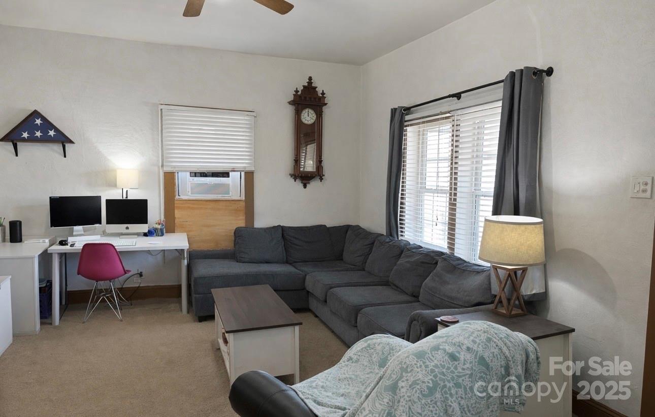 220 E Catawba Avenue