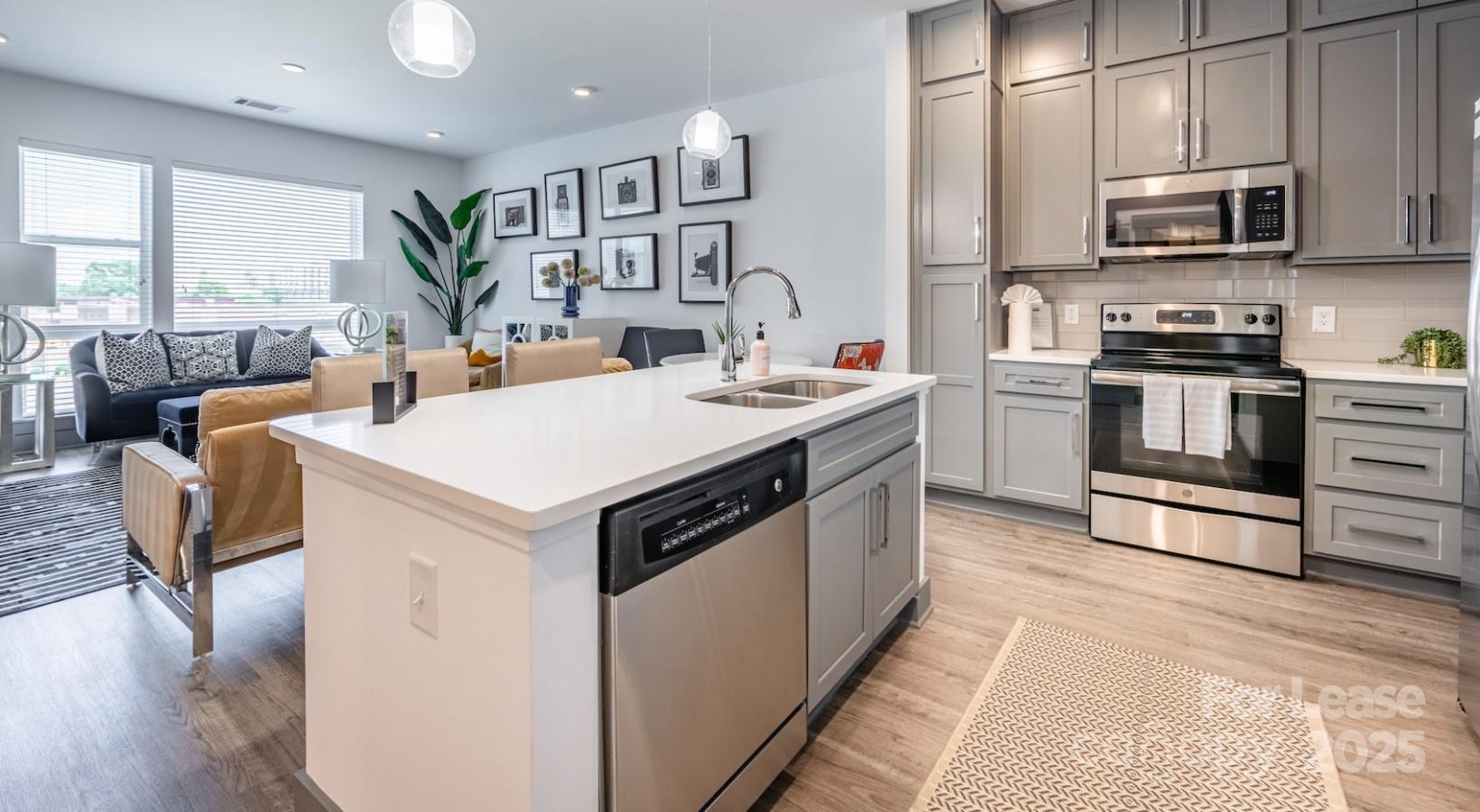 Charlotte, North Carolina 28202, United States, 2 Bedrooms Bedrooms, ,2 BathroomsBathrooms,Residential,Active,58707