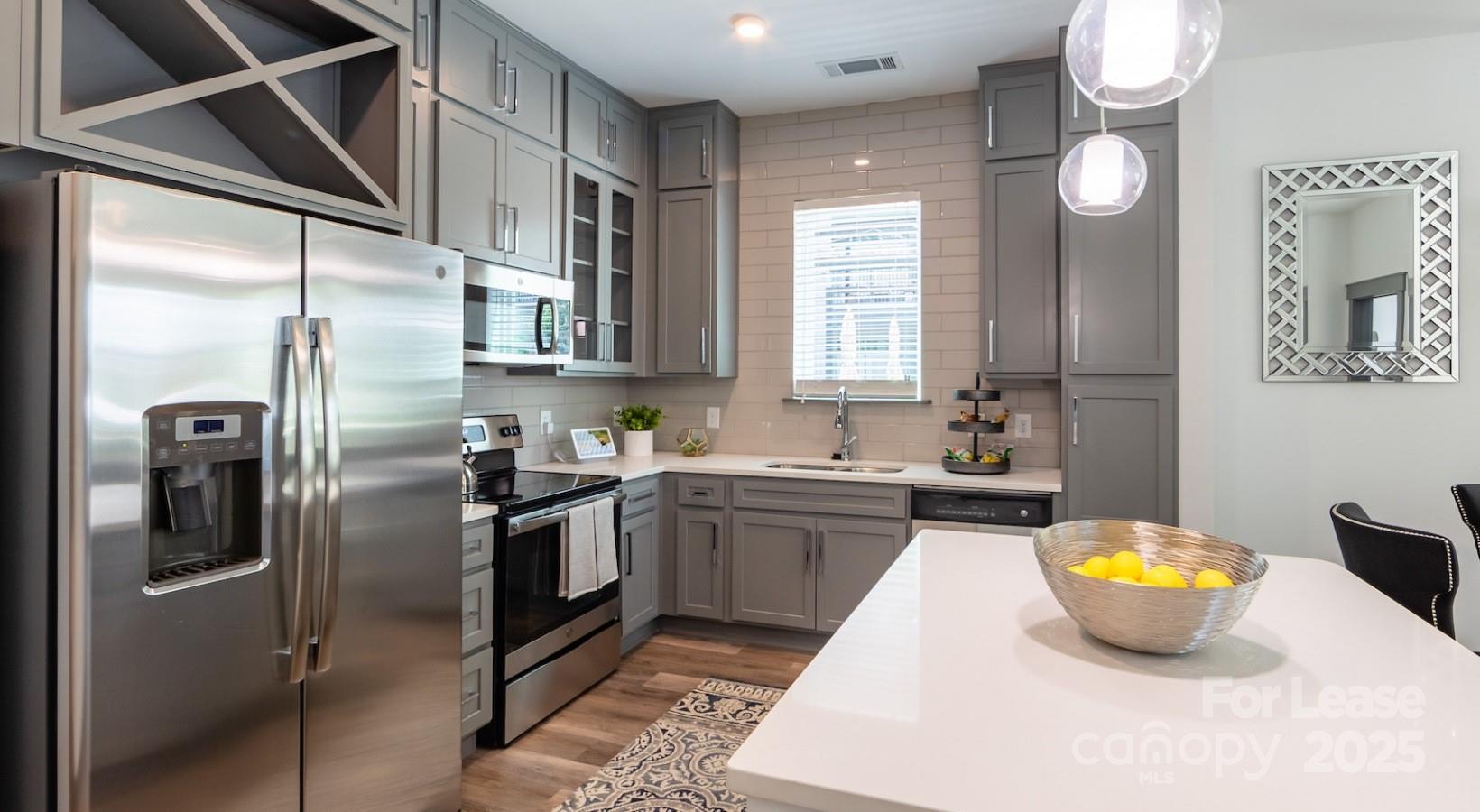 Charlotte, North Carolina 28202, United States, 2 Bedrooms Bedrooms, ,2 BathroomsBathrooms,Residential,Active,58707
