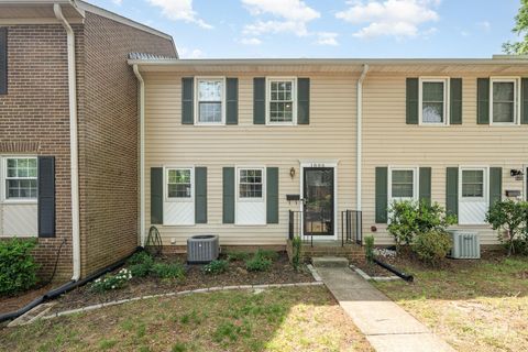 Townhouse in Charlotte NC 1806 Sabrina Court.jpg