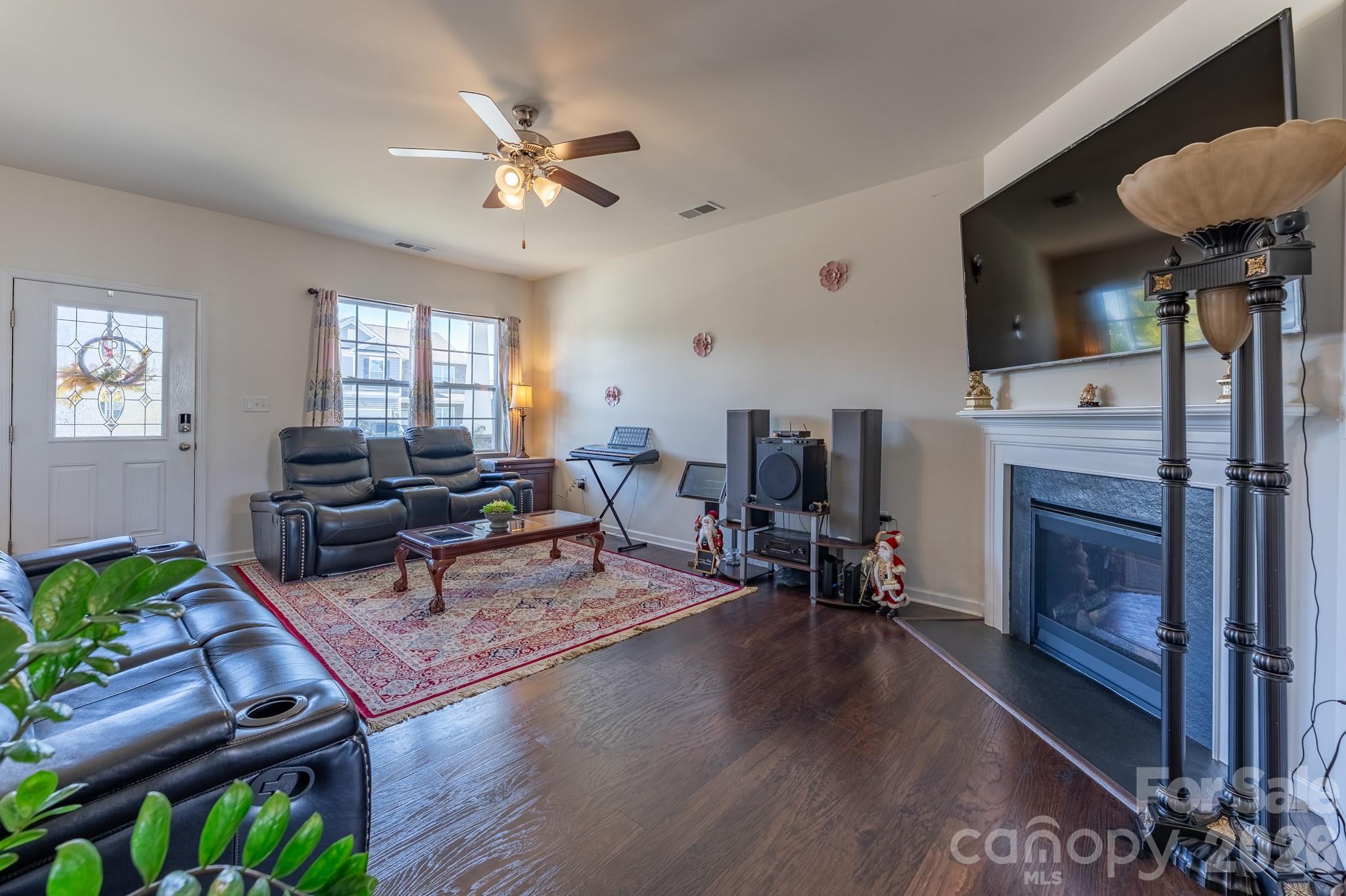 1239 Kent Downs Avenue SW