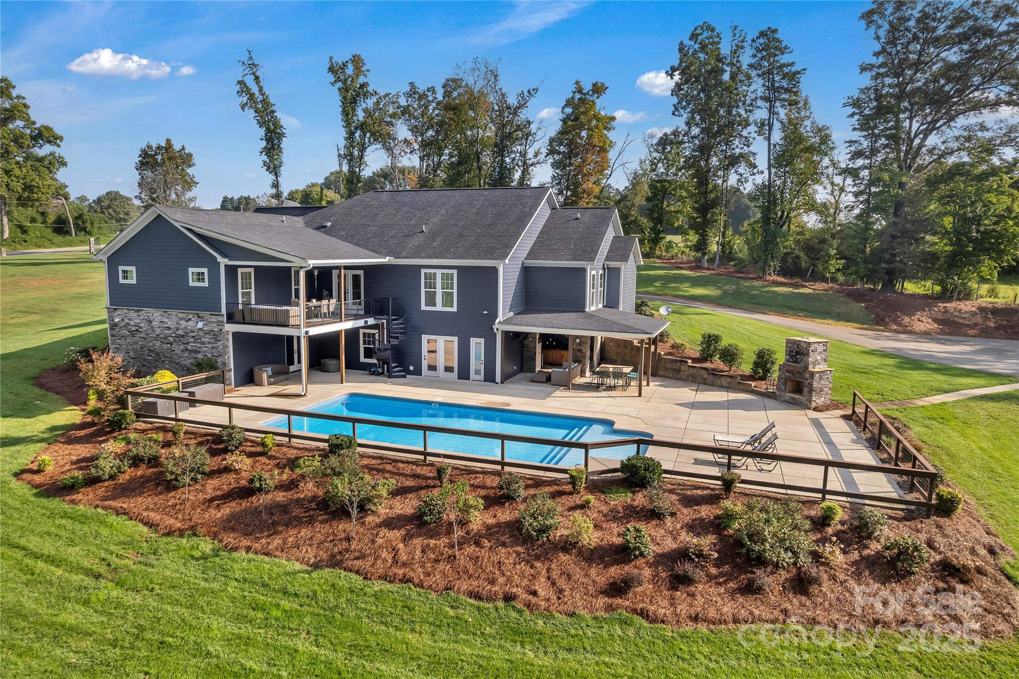 216 Mariposa Road