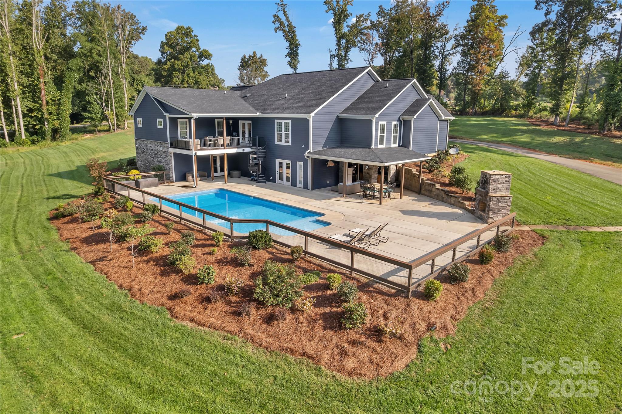216 Mariposa Road