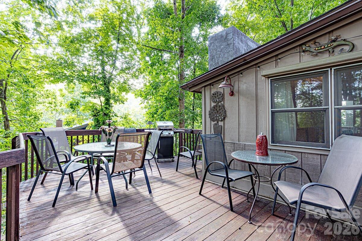 208 N West Lake Drive