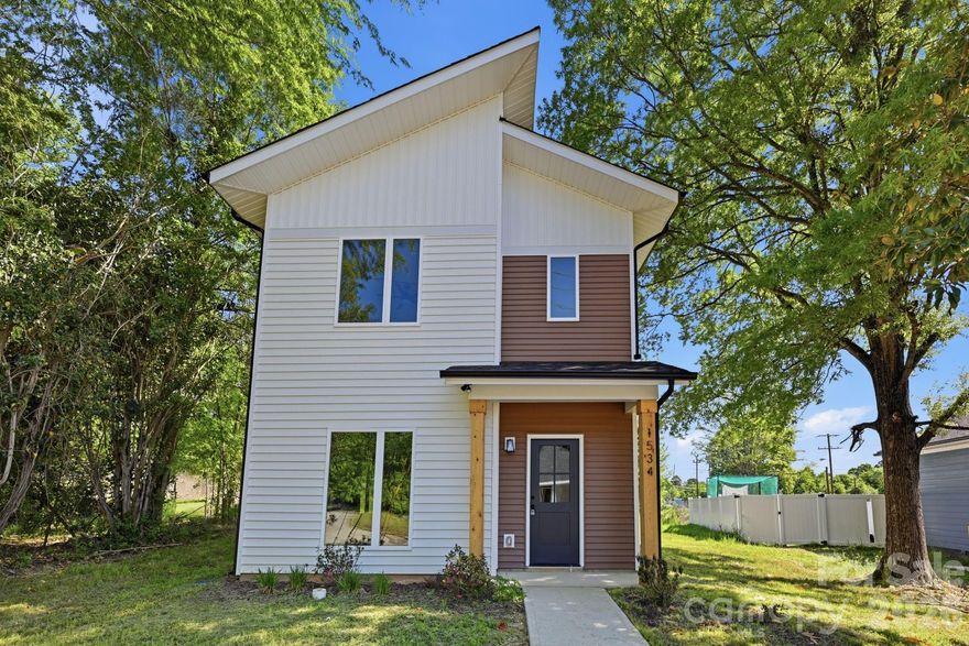 Seller to offer up to $3,885 toward Buyer’s closing costs with acceptable offer. 
**Up to $7,770 seller credit available when Buyer uses Seller’s preferred lender** 
Credit to be reflected on Closing Disclosure

This brand-new home pairs smart design with a fresh, modern vibe.

The main floor keeps life flowing! Step from the welcoming foyer into a roomy family space, then right into dining and a bright kitchen with pantry and nearby laundry (because convenience matters). A tucked-away powder room keeps guests happy.

Upstairs, the primary suite is your retreat with a walk-in closet and private bath, while two additional bedrooms share a full bath, perfect for guests, hobbies, or that home office you’ve been meaning to set up.

Stylish, functional, and ready for you—this one just feels right.