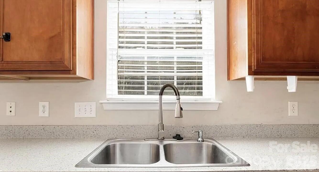 1212 Oakdale Commons Court