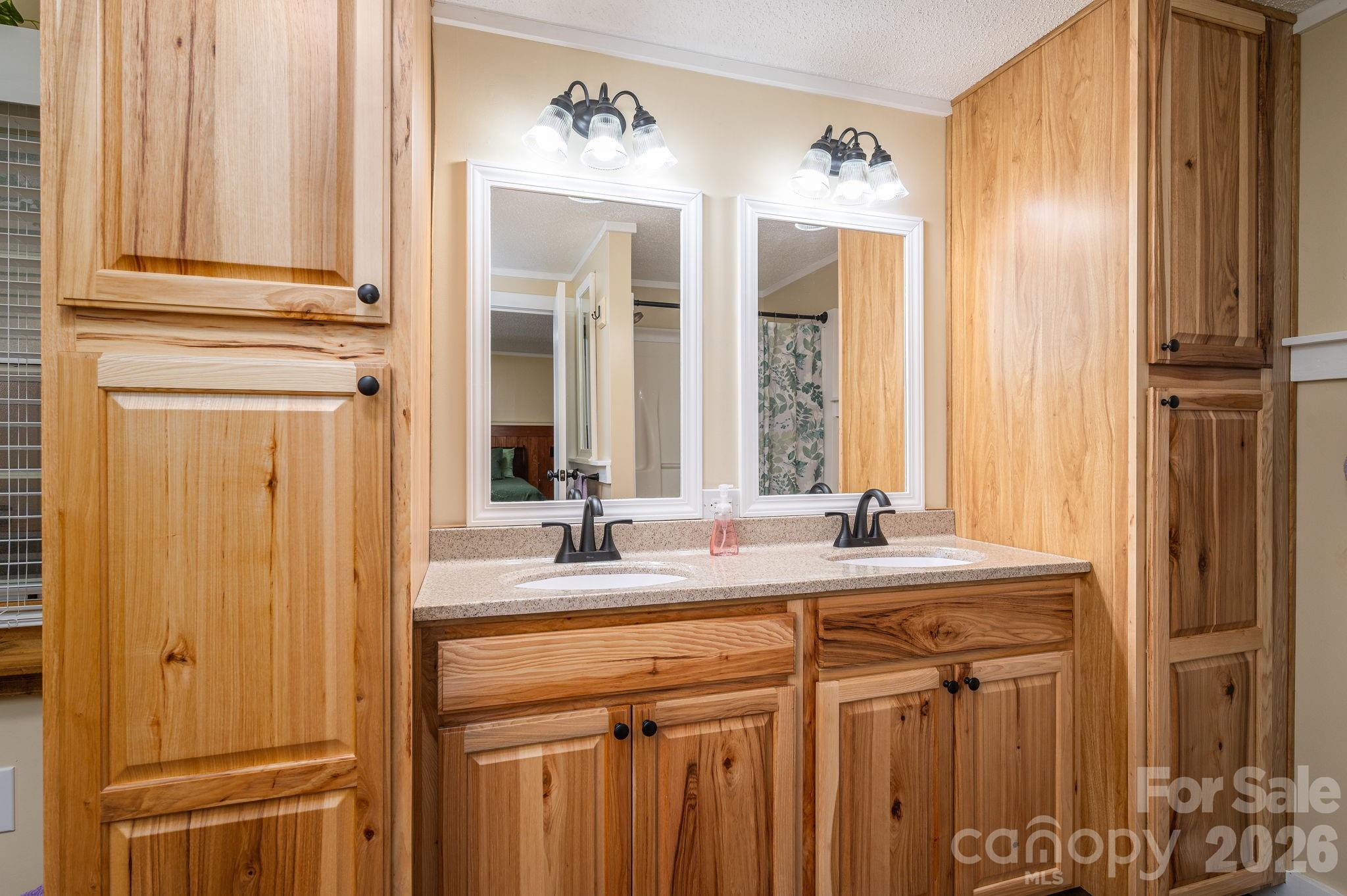 Mount Anderson - Residential