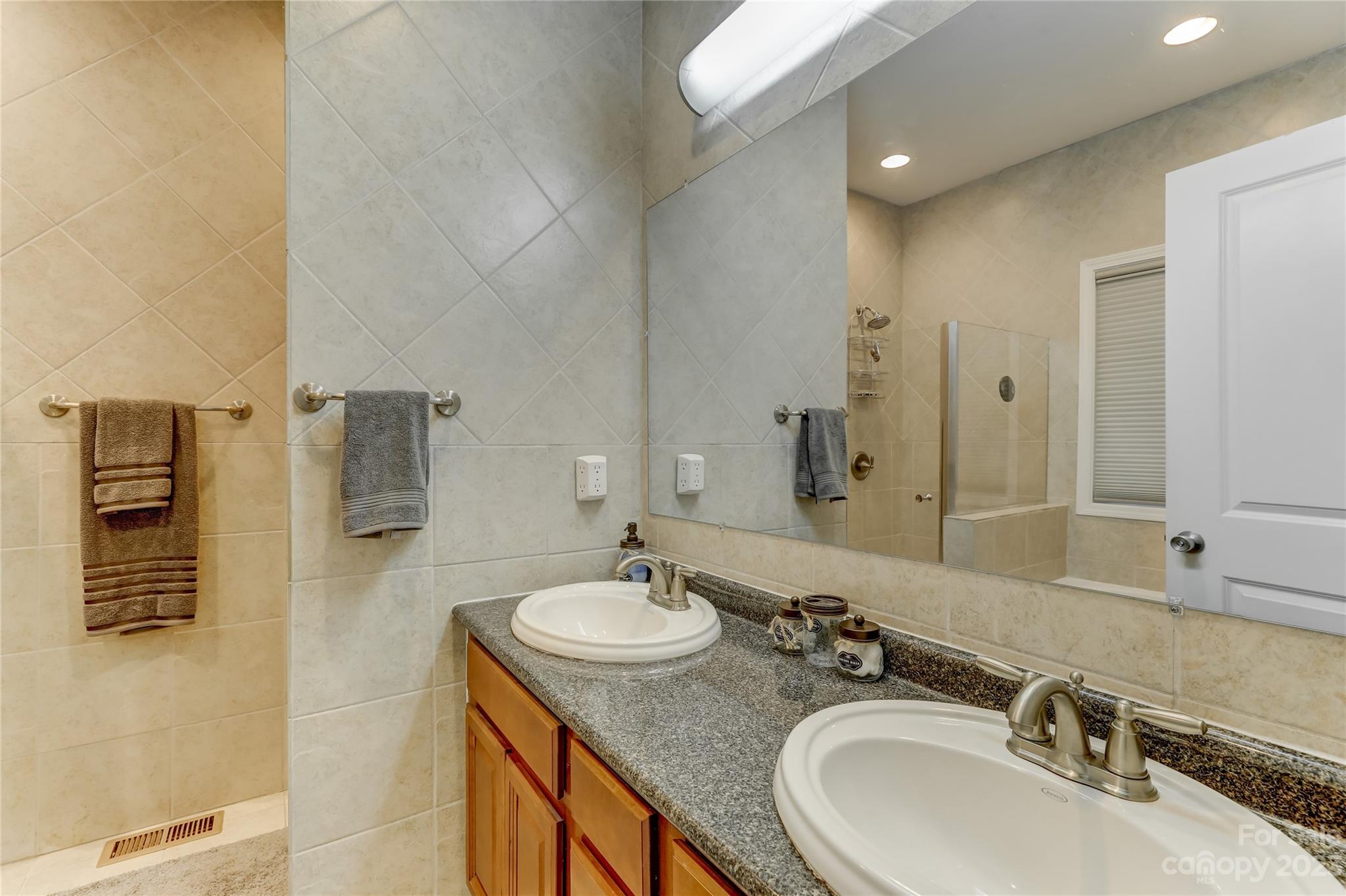 Tega Cay - Residential