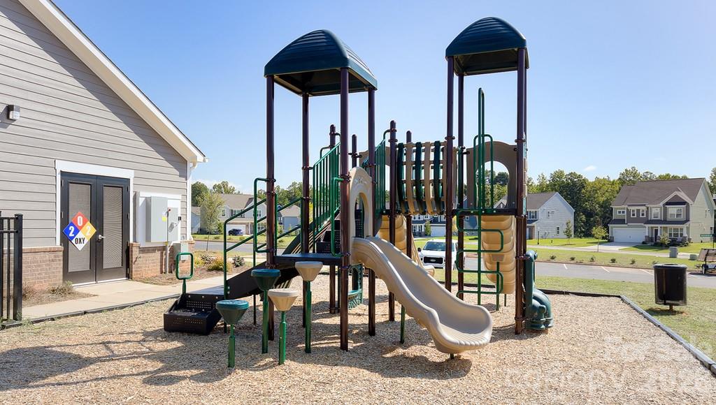 FALLS COVE AT LAKE NORMAN - Residential