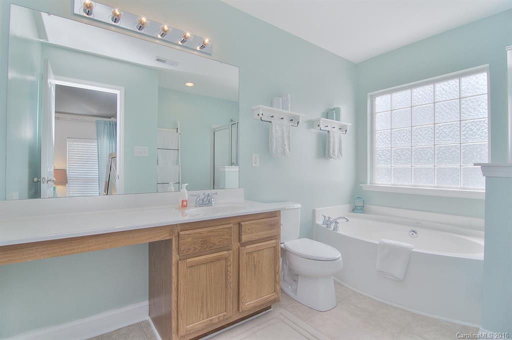 Hamilton Lakes - Residential