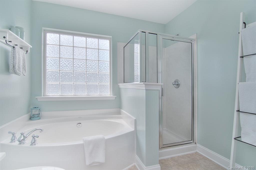 Hamilton Lakes - Residential