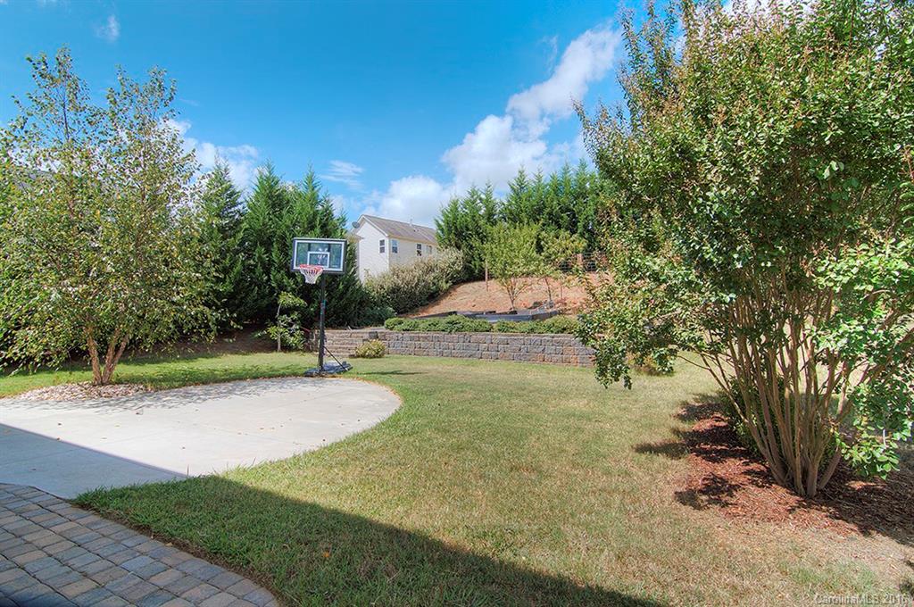 Hamilton Lakes - Residential