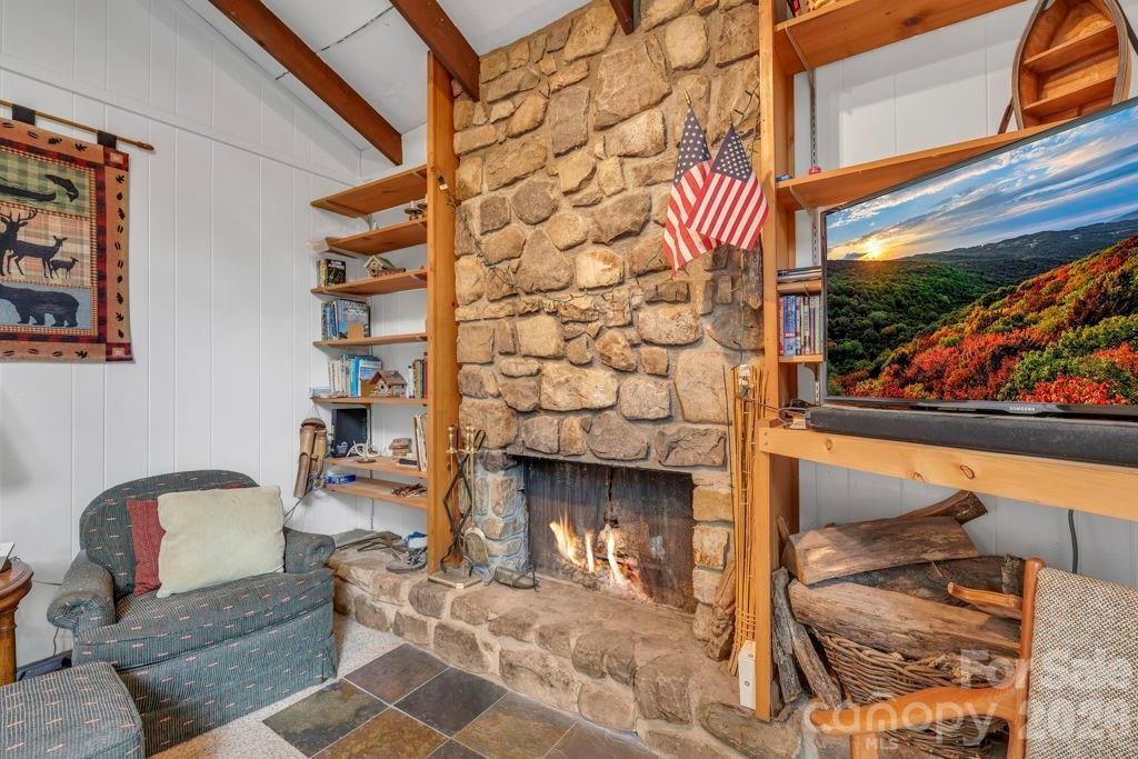 211 Foxgrape Hollow 77
