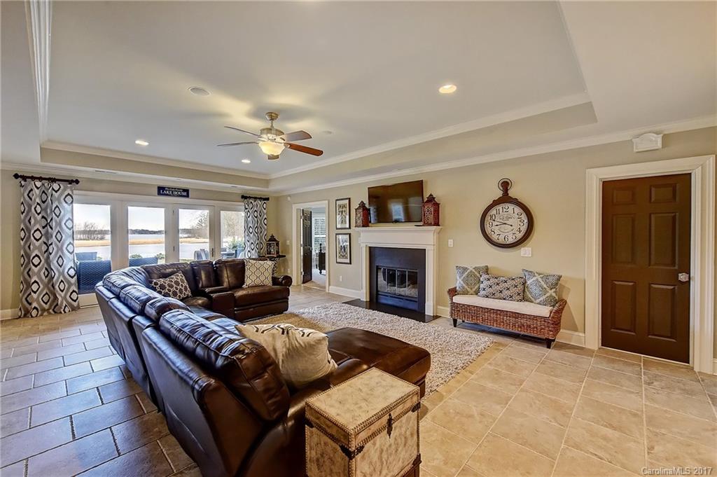 The Peninsula - Residential