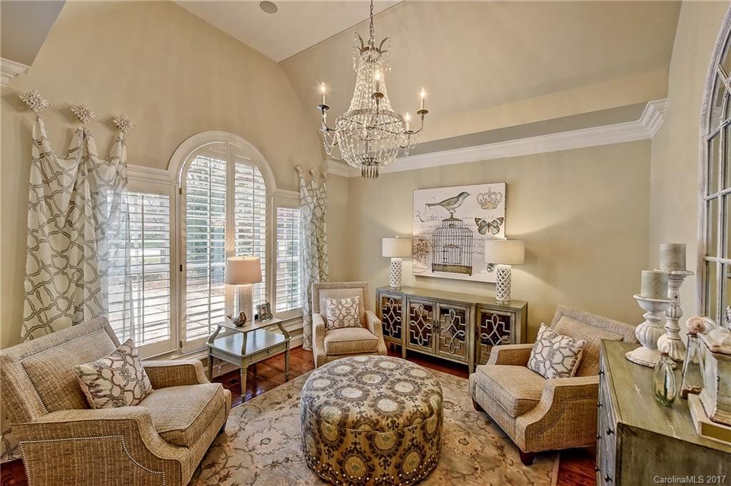 The Peninsula - Residential