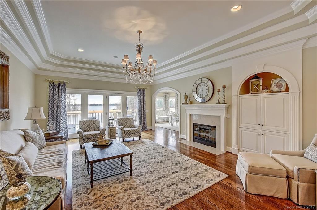 The Peninsula - Residential