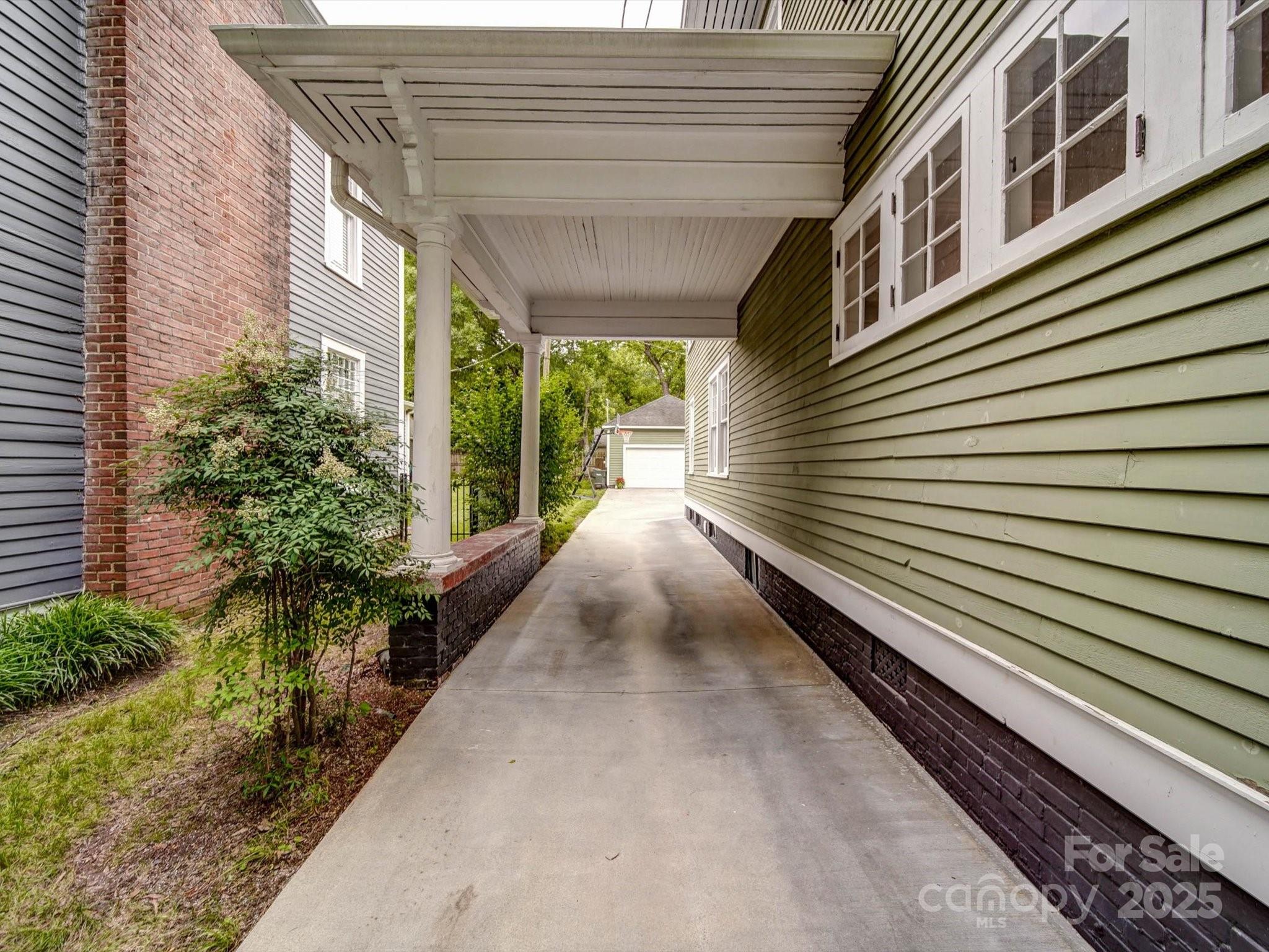 226 Union Street S